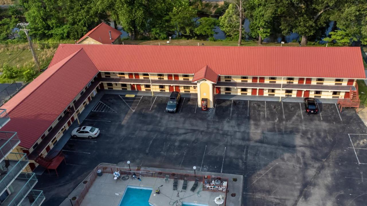 River Place Inn Pigeon Forge Bagian luar foto